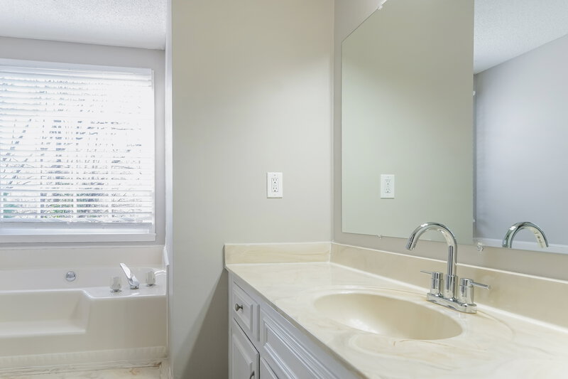 2,580/Mo, 2981 Sutton Dr SW Marietta, GA 30064 Main Bathroom View