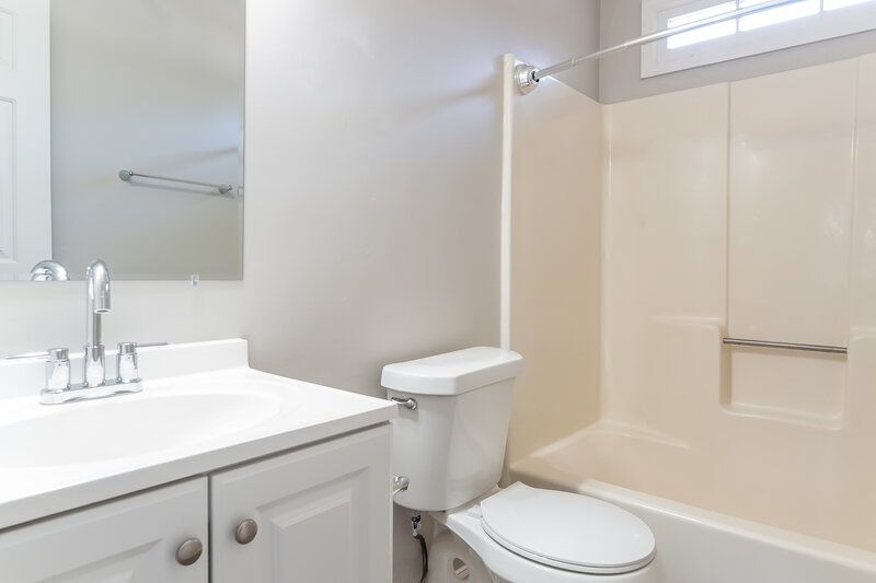 2,580/Mo, 2981 Sutton Dr SW Marietta, GA 30064 Bathroom View