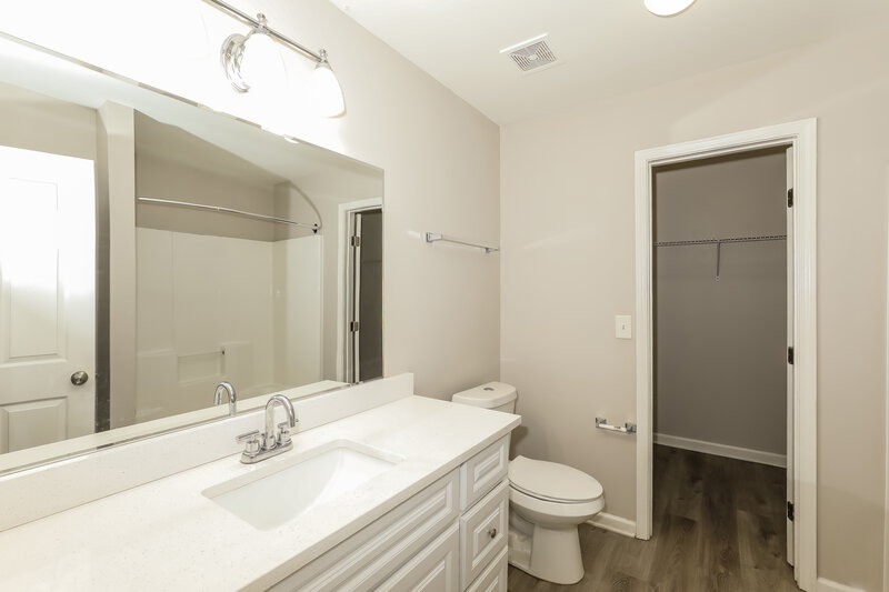 1,900/Mo, 1555 Persimmon Trace Morrow, GA 30260 Main Bathroom View