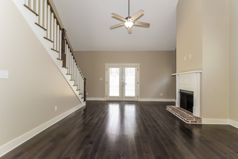 3,090/Mo, 103 Cherry St Adairsville, GA 30103 Living Room View 2