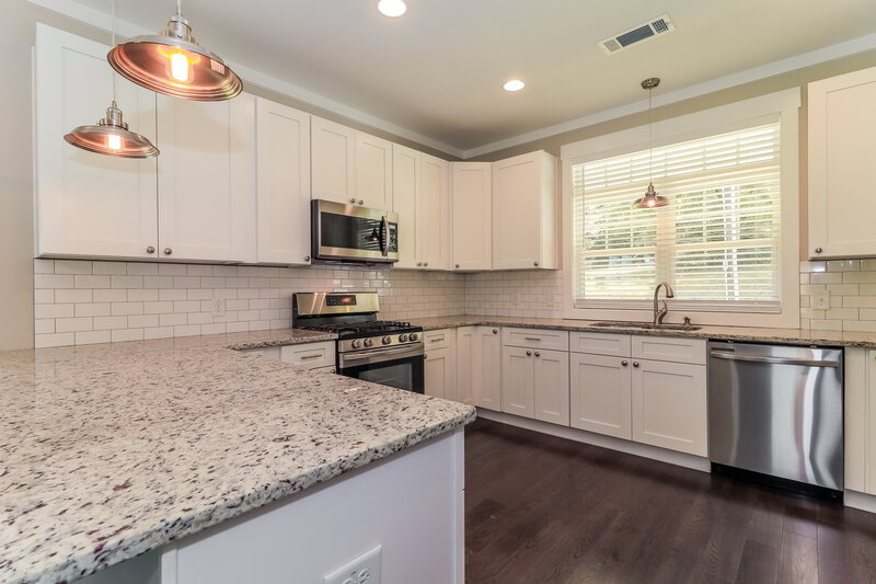 3,090/Mo, 103 Cherry St Adairsville, GA 30103 Kitchen View