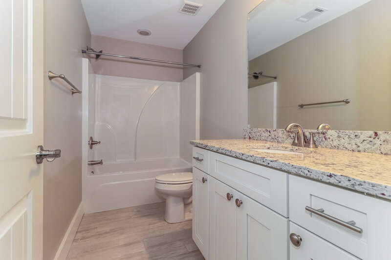 3,090/Mo, 103 Cherry St Adairsville, GA 30103 Main Bathroom View