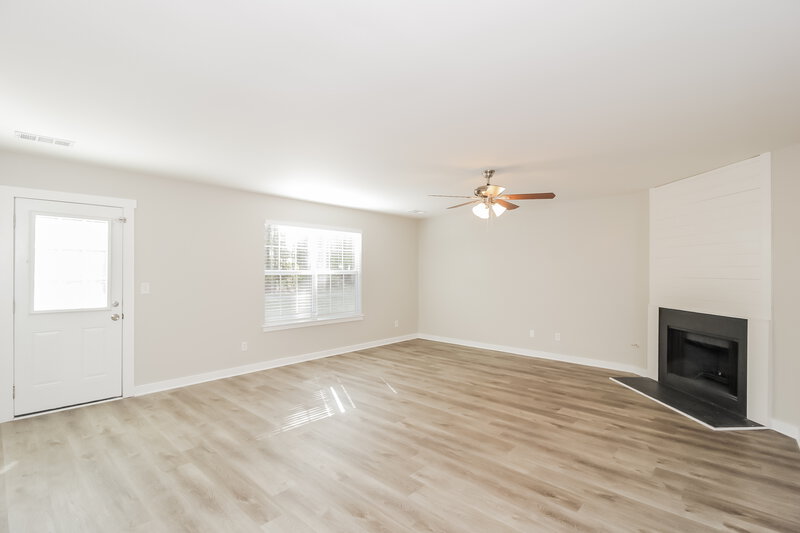2,350/Mo, 148 Baywood Xing Hiram, GA 30141 Living Room View