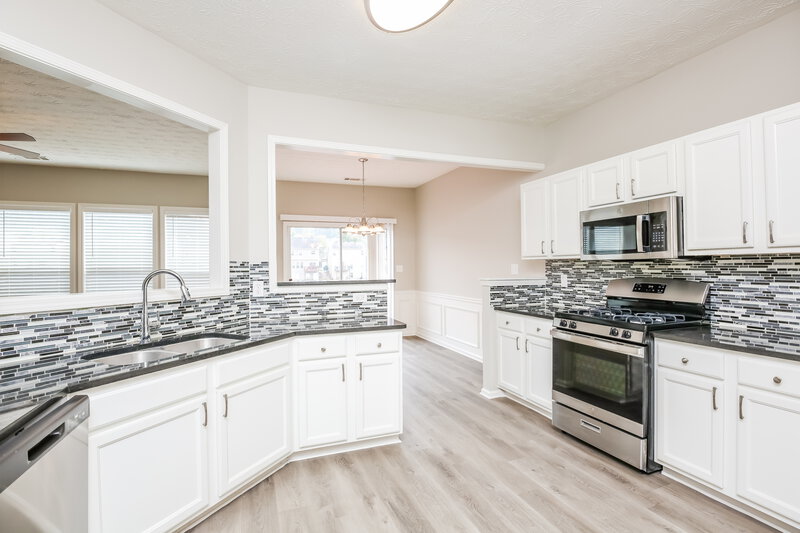 2,500/Mo, 461 Pondweed Dr Lawrenceville, GA 30045 Kitchen View