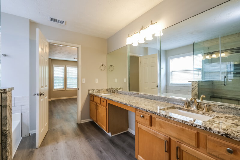 2,640/Mo, 461 Pondweed Dr Lawrenceville, GA 30045 Main Bathroom View