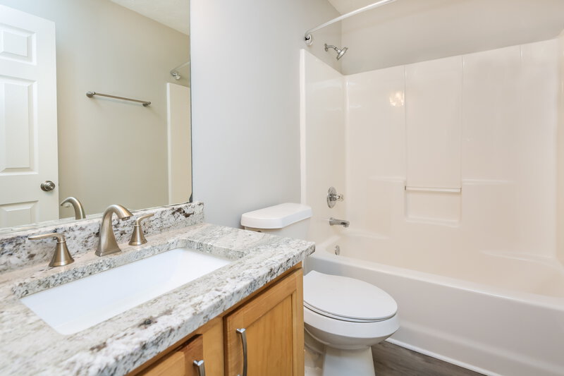 2,500/Mo, 461 Pondweed Dr Lawrenceville, GA 30045 Bathroom View