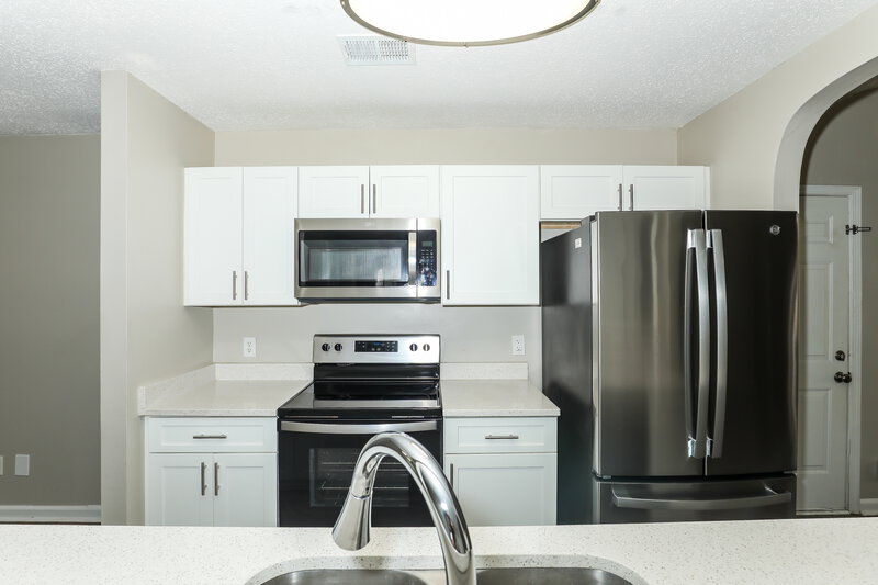 1,720/Mo, 1299 N Hampton Dr Hampton, GA 30228 Kitchen View