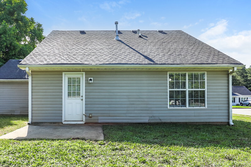 1,720/Mo, 1299 N Hampton Dr Hampton, GA 30228 Rear View