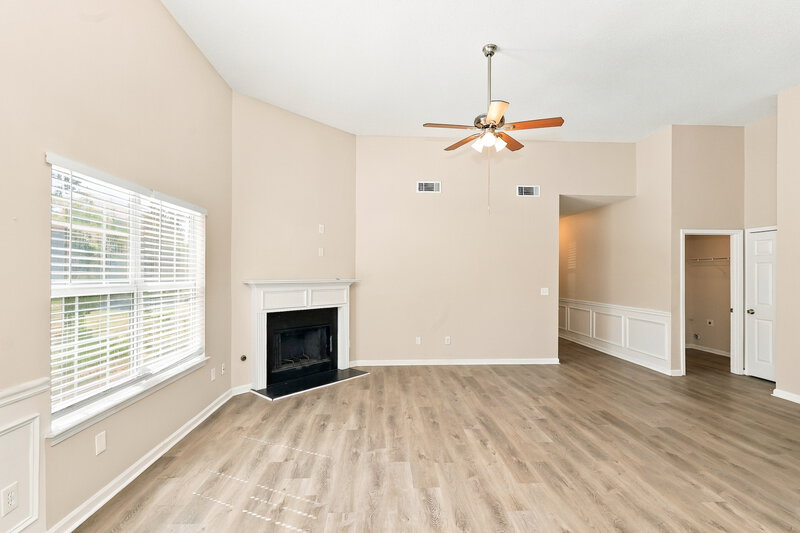 2,240/Mo, 6116 Redtop Loop Fairburn, GA 30213 Living Room View 2