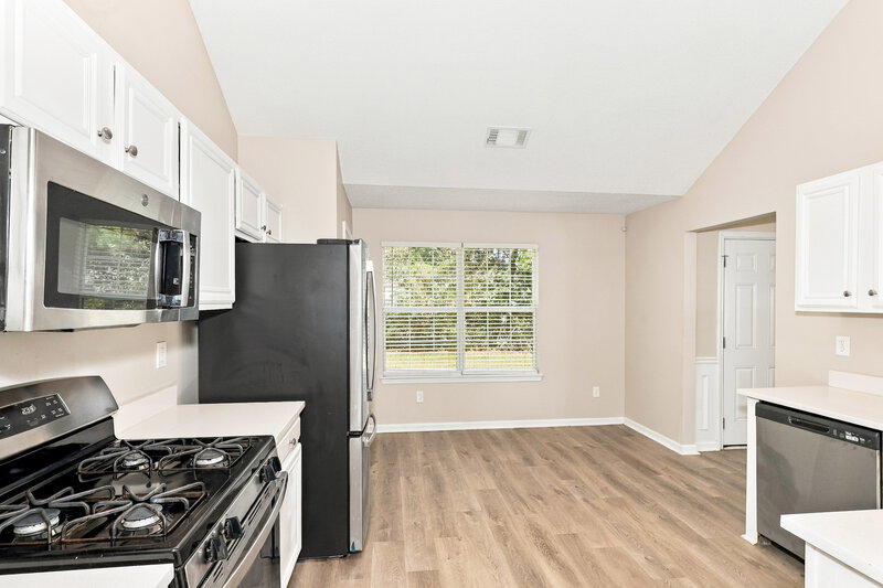 2,240/Mo, 6116 Redtop Loop Fairburn, GA 30213 Kitchen View 2
