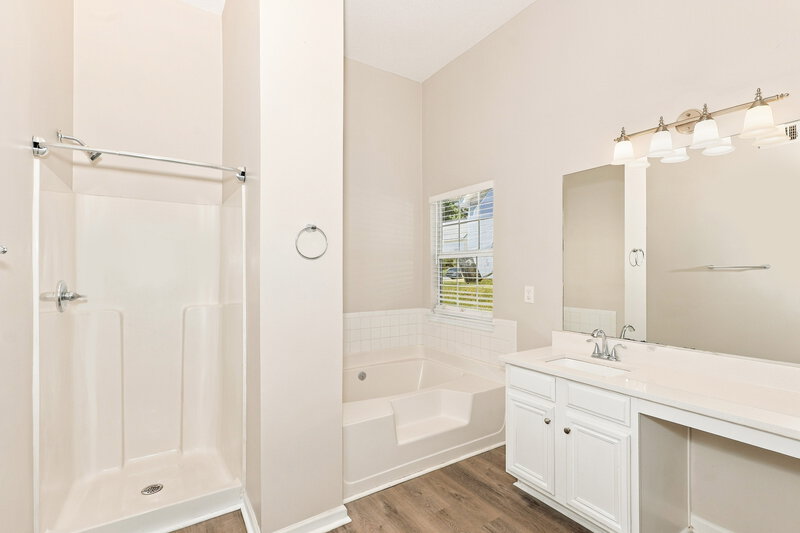 2,240/Mo, 6116 Redtop Loop Fairburn, GA 30213 Primary Bathroom View 2