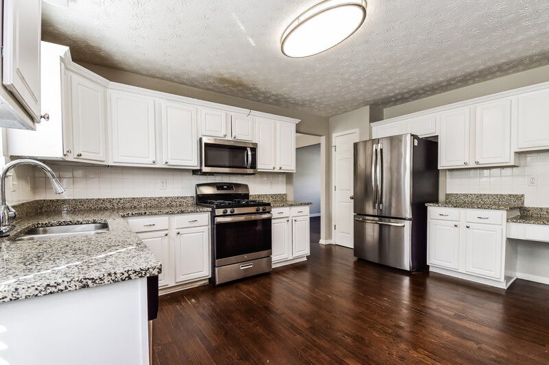 2,345/Mo, 3293 Rockmill Dr Ellenwood, GA 30294 Kitchen View