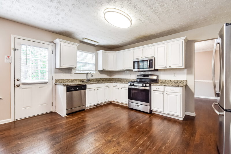 2,345/Mo, 3293 Rockmill Dr Ellenwood, GA 30294 Kitchen View 2