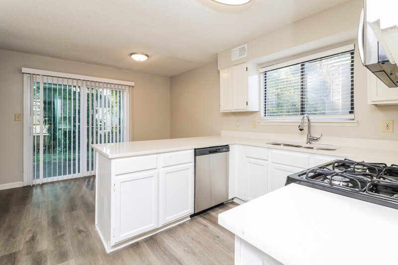 3,000/Mo, 20 Briar Gate Ln Marietta, GA 30066 Kitchen View 2