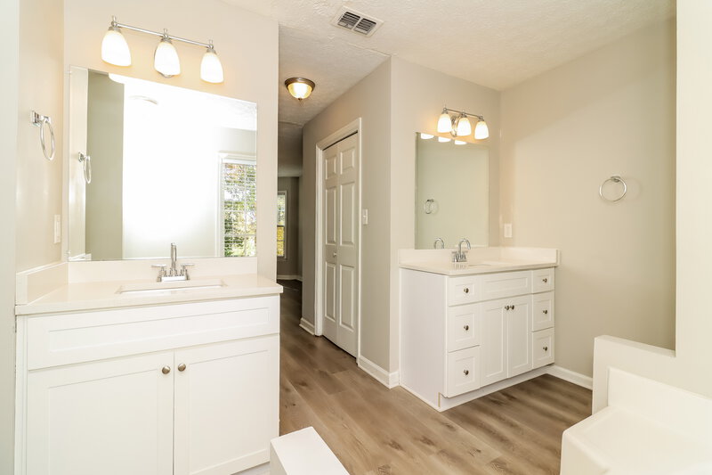 1,985/Mo, 1769 Bertram Ln SW Marietta, GA 30008 Main Bathroom View