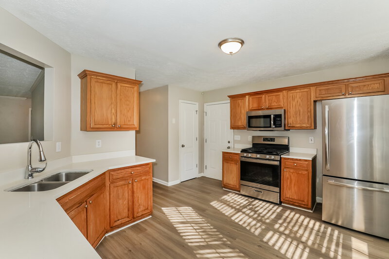 2,210/Mo, 370 Summer Hill Cir Stockbridge, GA 30281 Kitchen View 2