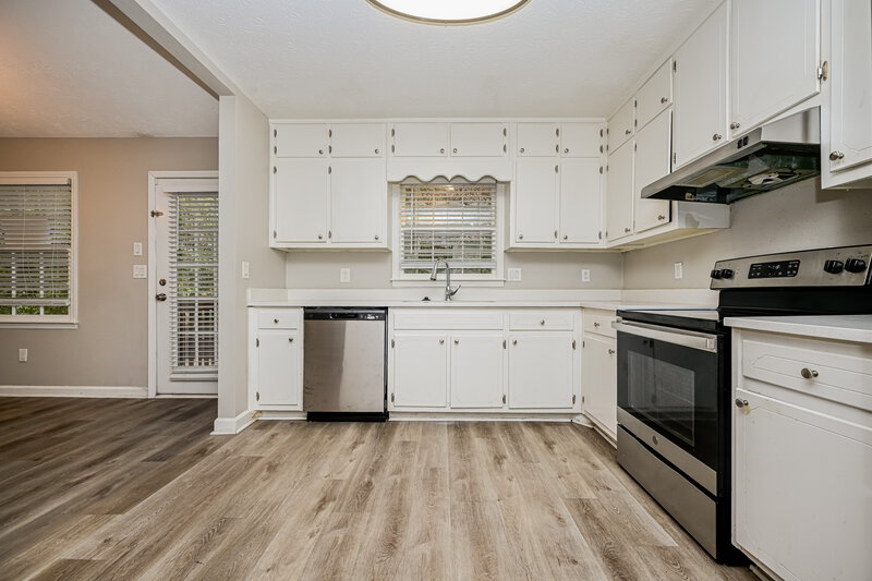 1,805/Mo, 2621 Laurel Woods Ln SE Conyers, GA 30094 Kitchen View 2