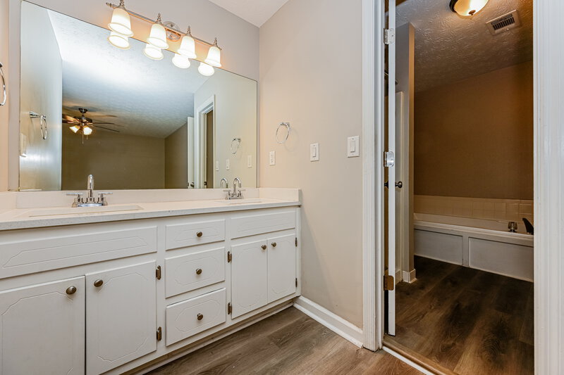 1,805/Mo, 2621 Laurel Woods Ln SE Conyers, GA 30094 Main Bathroom View