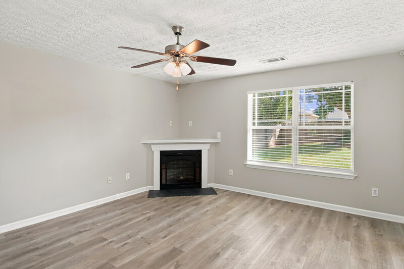 2,075/Mo, 1439 Persimmon Trace Morrow, GA 30260 Living Room View 2