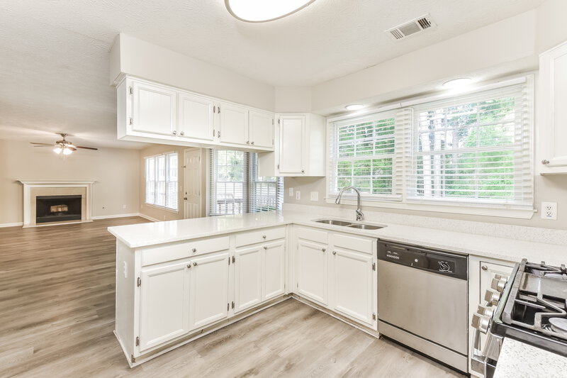 3,260/Mo, 4877 Fielding Way Stone Mountain, GA 30088 Kitchen View 2