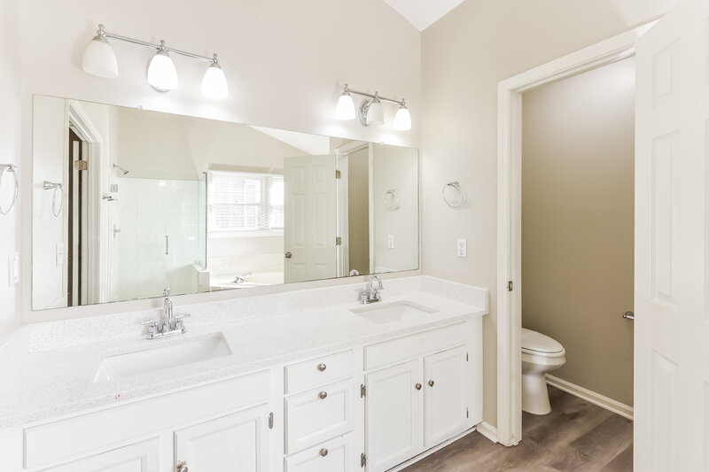 3,260/Mo, 4877 Fielding Way Stone Mountain, GA 30088 Main Bathroom View