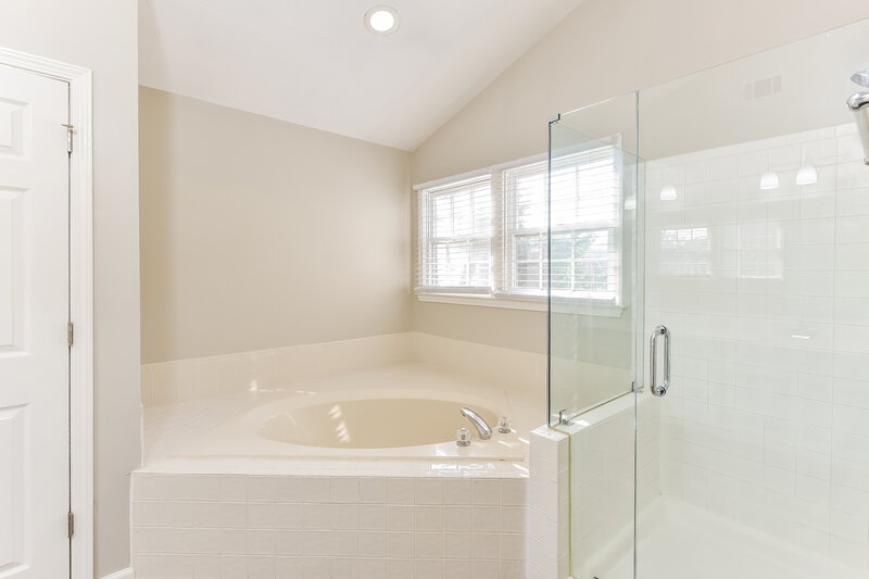 3,260/Mo, 4877 Fielding Way Stone Mountain, GA 30088 Main Bathroom View 2