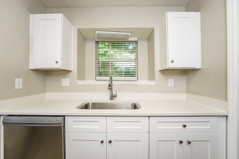 1,890/Mo, 1930 Corners Cir Lithonia, GA 30058 Kitchen View 2