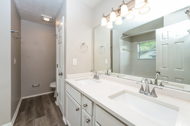 1,890/Mo, 1930 Corners Cir Lithonia, GA 30058 Main Bathroom View