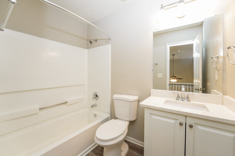 1,890/Mo, 1930 Corners Cir Lithonia, GA 30058 Bathroom View