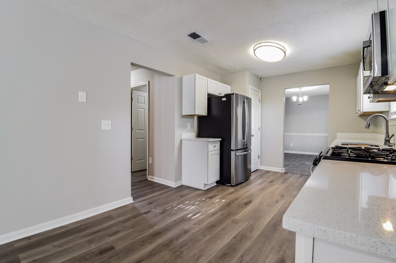 2,425/Mo, 3827 Riverview Bnd Ellenwood, GA 30294 Kitchen View