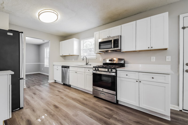 2,425/Mo, 3827 Riverview Bnd Ellenwood, GA 30294 Kitchen View 2