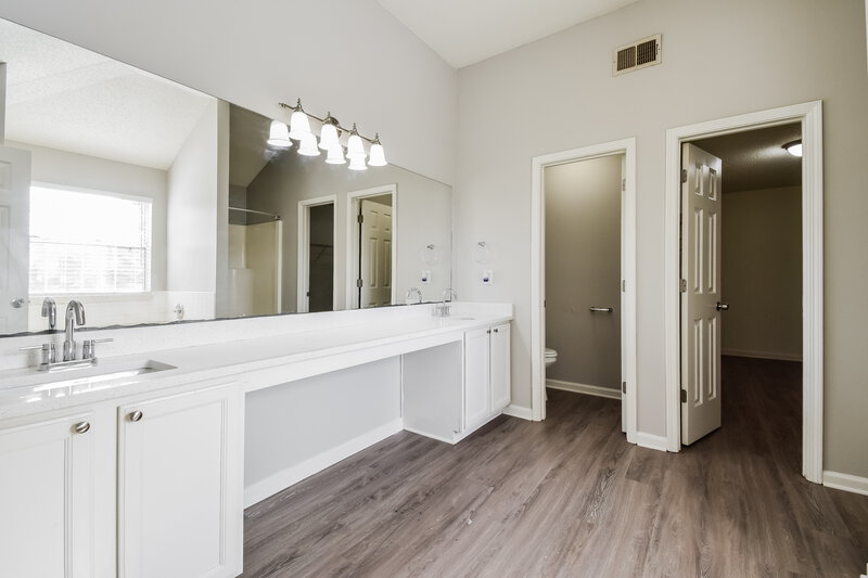 2,425/Mo, 3827 Riverview Bnd Ellenwood, GA 30294 Main Bathroom View
