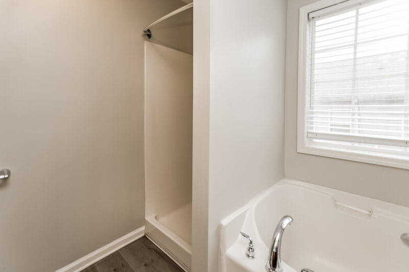 1,830/Mo, 100 Hayes Park Ct Dallas, GA 30132 Main Bathroom View 2