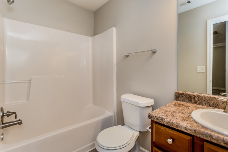 1,830/Mo, 100 Hayes Park Ct Dallas, GA 30132 Bathroom View
