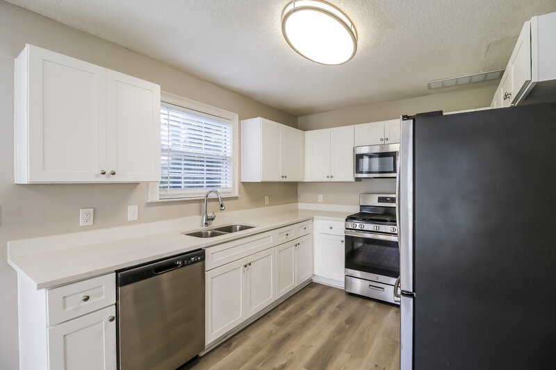 2,660/Mo, 17 Arbor Cove Dr Stockbridge, GA 30281 Kitchen View 2