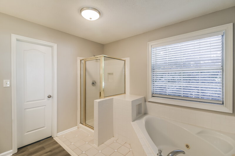 2,660/Mo, 17 Arbor Cove Dr Stockbridge, GA 30281 Main Bathroom View 2
