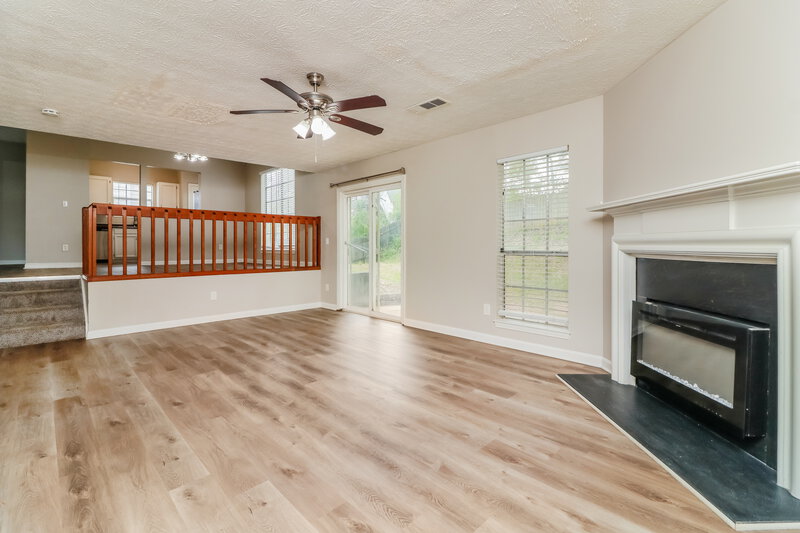 1,975/Mo, 6514 Eastbriar Dr Lithonia, GA 30058 Living Room View