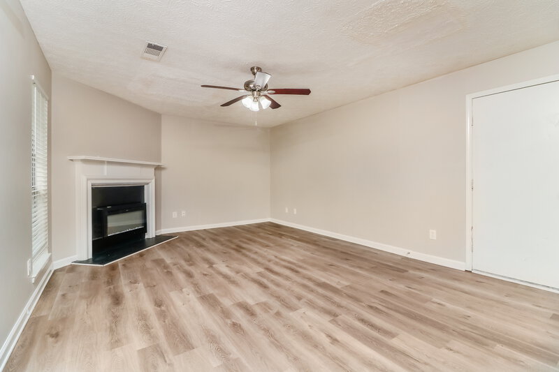 1,975/Mo, 6514 Eastbriar Dr Lithonia, GA 30058 Living Room View 2