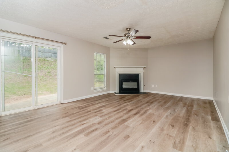1,975/Mo, 6514 Eastbriar Dr Lithonia, GA 30058 Living Room View 3