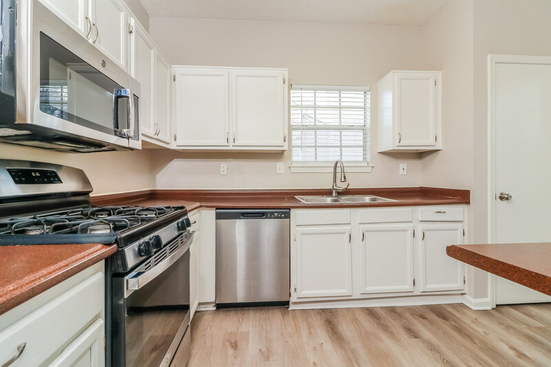 1,975/Mo, 6514 Eastbriar Dr Lithonia, GA 30058 Kitchen View