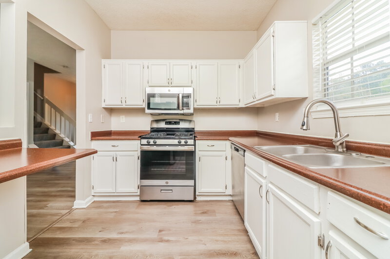 1,975/Mo, 6514 Eastbriar Dr Lithonia, GA 30058 Kitchen View 2