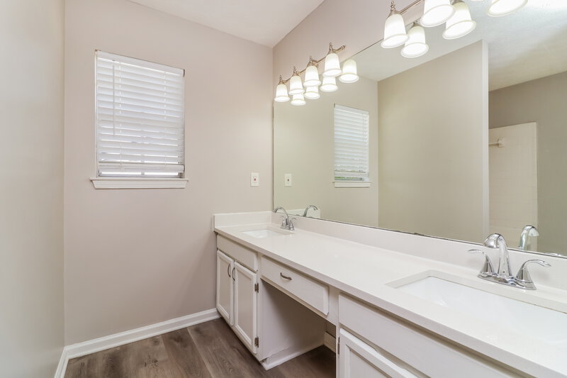 1,975/Mo, 6514 Eastbriar Dr Lithonia, GA 30058 Main Bathroom View