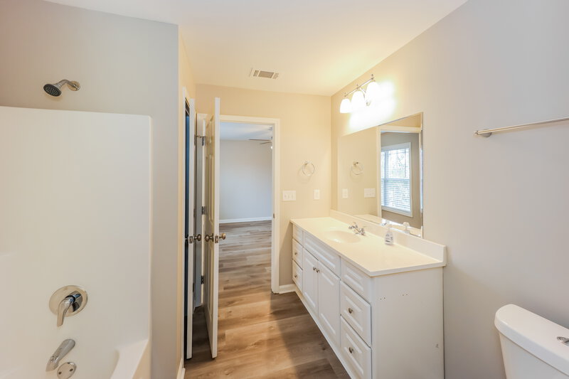 2,310/Mo, 1510 Persimmon Trace Morrow, GA 30260 Main Bathroom View