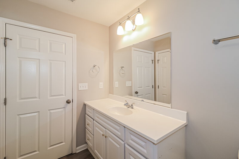2,105/Mo, 1510 Persimmon Trace Morrow, GA 30260 Main Bathroom View