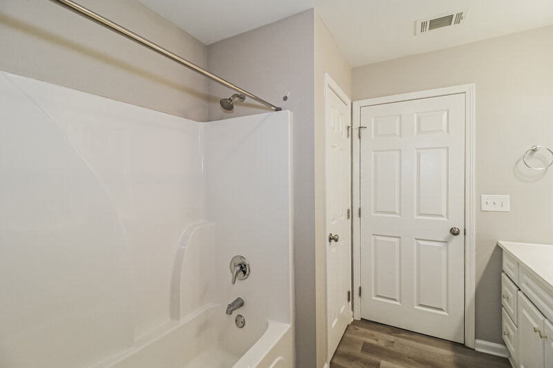 2,105/Mo, 1510 Persimmon Trace Morrow, GA 30260 Main Bathroom View 2