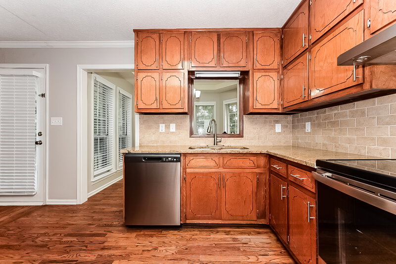 1,860/Mo, 213 Clarkdell Dr Stockbridge, GA 30281 Kitchen View 2