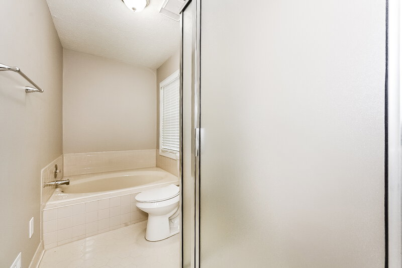 1,860/Mo, 213 Clarkdell Dr Stockbridge, GA 30281 Bathroom View 2