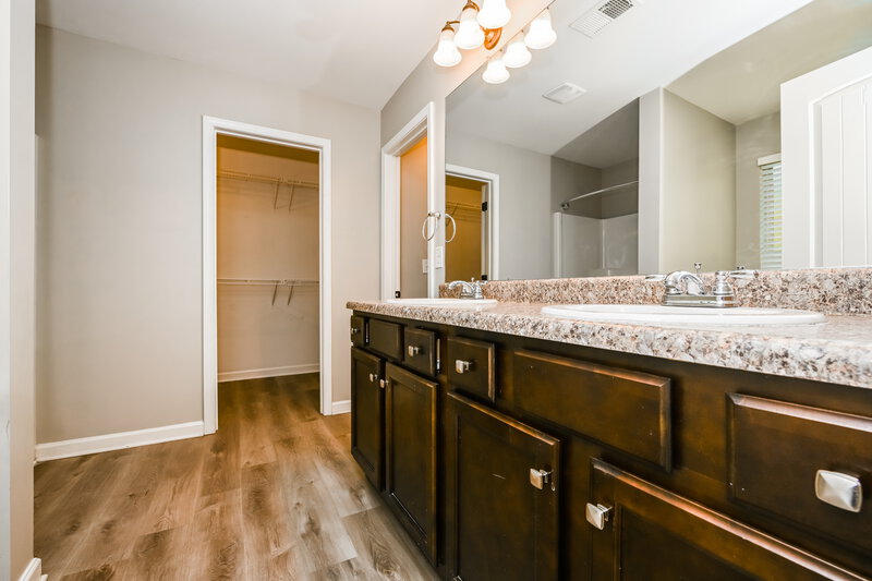 3,100/Mo, 221 Magnaview Dr McDonough, GA 30253 Main Bathroom View 2
