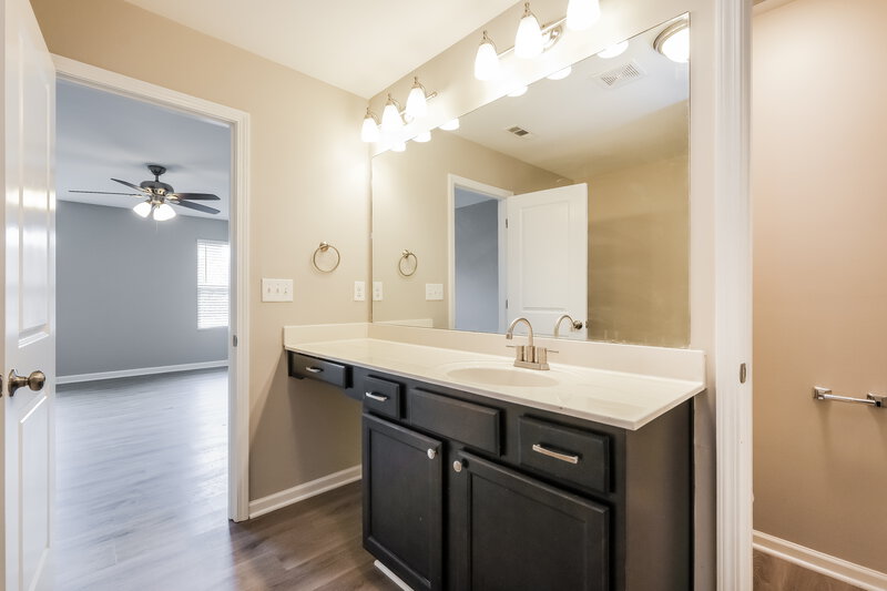 2,165/Mo, 422 Renown Ct Winder, GA 30680 Main Bathroom View