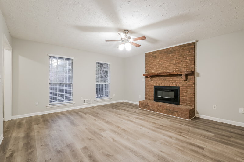 1,900/Mo, 2812 Country Farms Ct Snellville, GA 30039 Living Room View